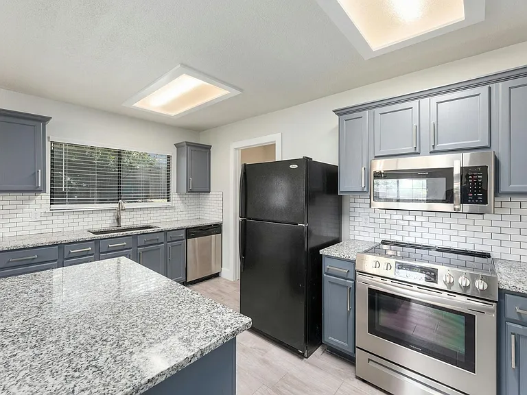 705 Catumet Dr — Photo 11