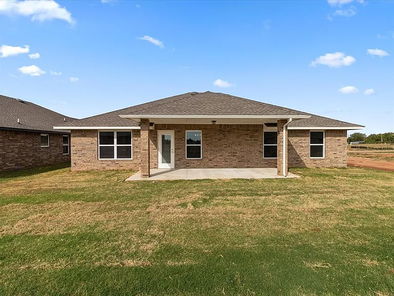 528 Hackberry Ln — Photo 18