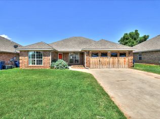 601 S Pointe Ln, Mustang, OK 73064