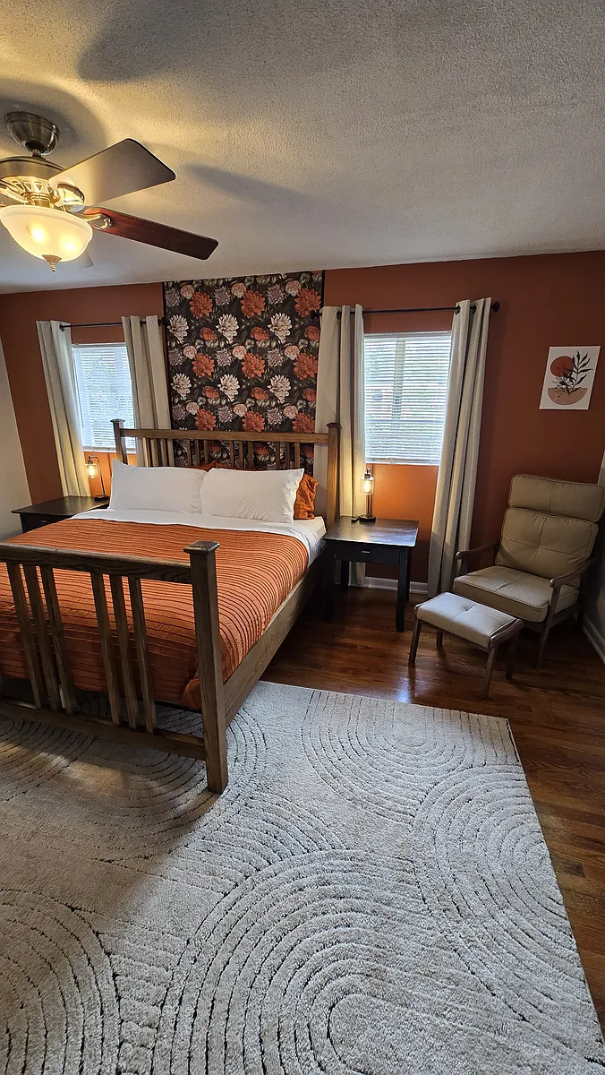 king bedroom - 2269 Washington Rd