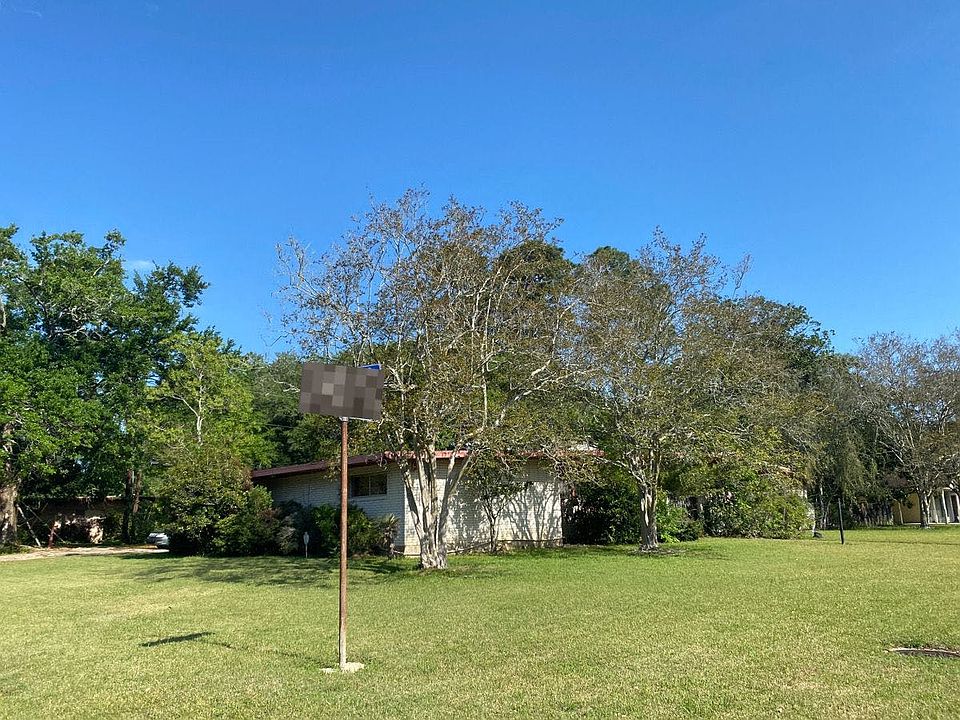 2nd image of 915 Arcadia Dr