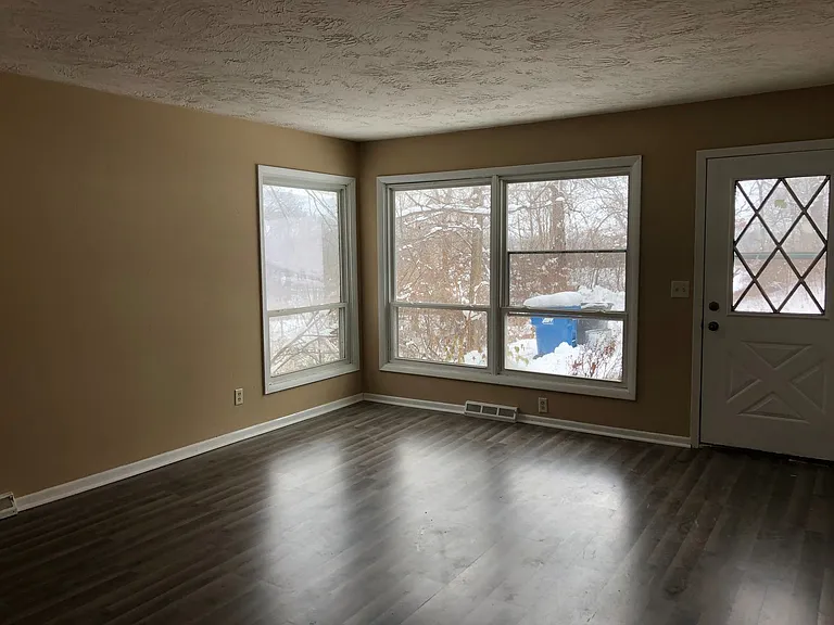 908 Asbury Ct — Photo 5