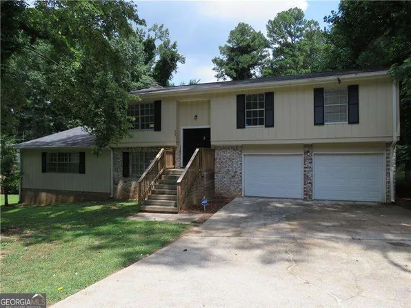 467 Pineburr Ln, Stone Mountain, GA 30087