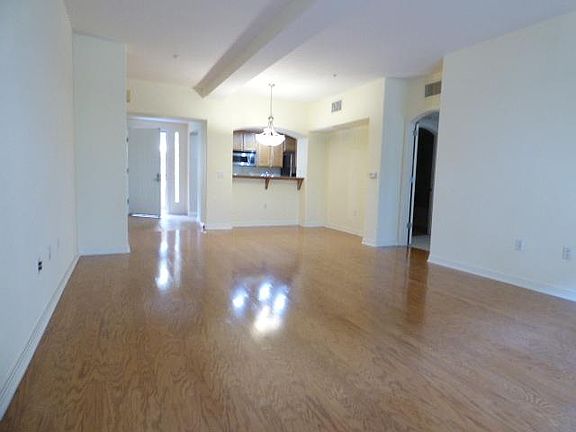 4th image of 301 W G St Unit 309