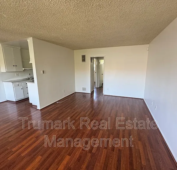 4350 Prospect Ave #6 — Photo 1