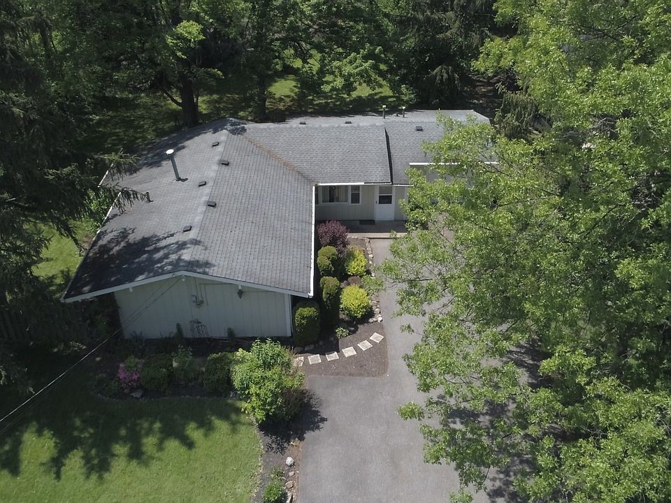 2nd image of 2964 Center Rd