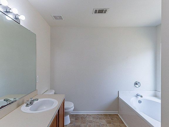 4th image of 5711 Grandwood Dr