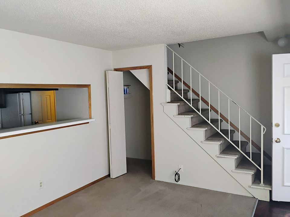 1st image of 2560A Ivy Hill Ln
