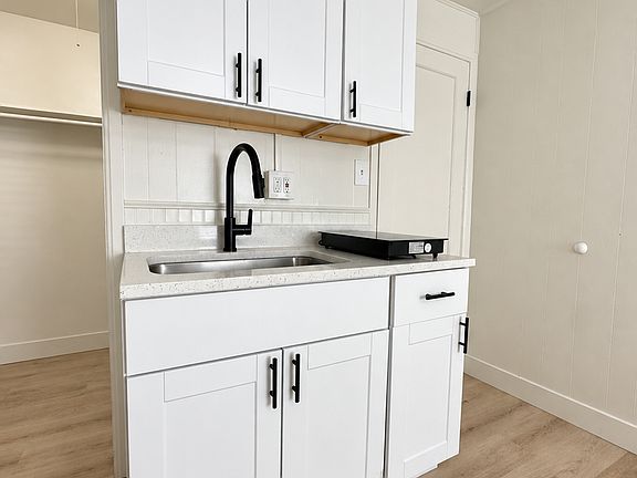 3rd image of 150 S Main St #5