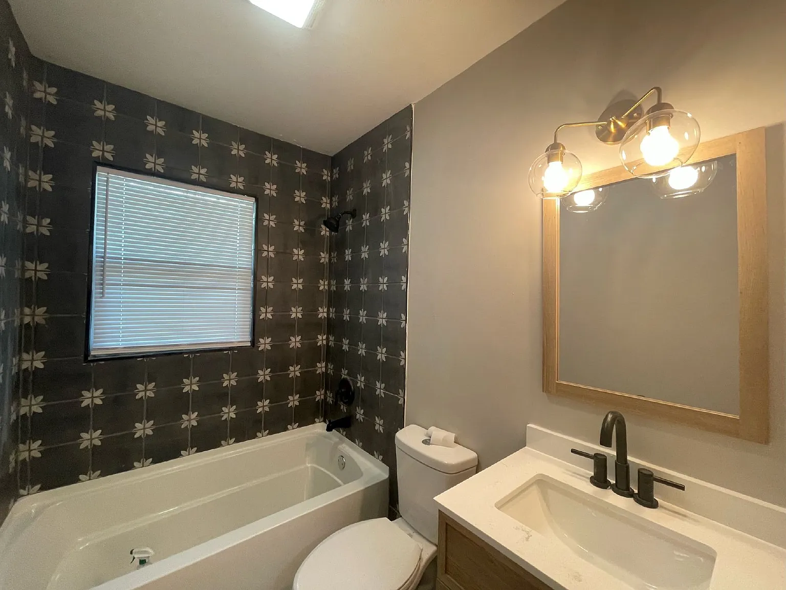 3 bed, 1.0 bath, 864 sqft, $1,450 — Photo 1