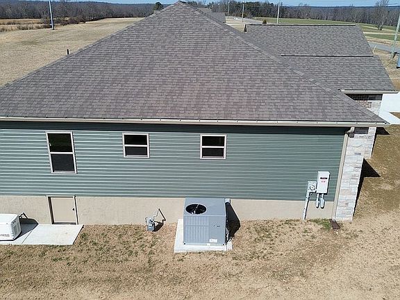 3rd image of 231 Tuttle Ln