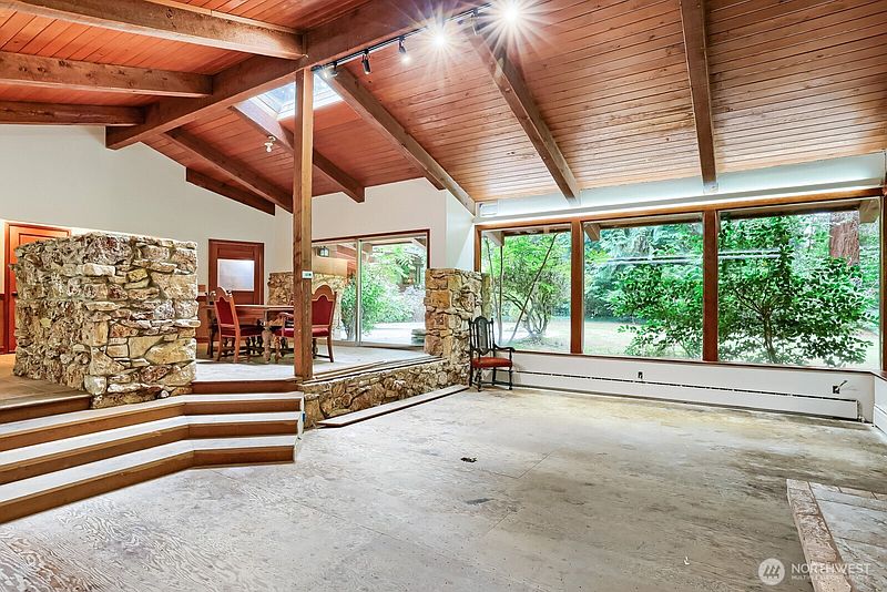 4th image of 23313 Wachusett Road