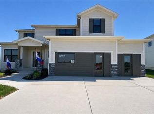 18901 W 193rd Ter, Spring Hill, KS 66083