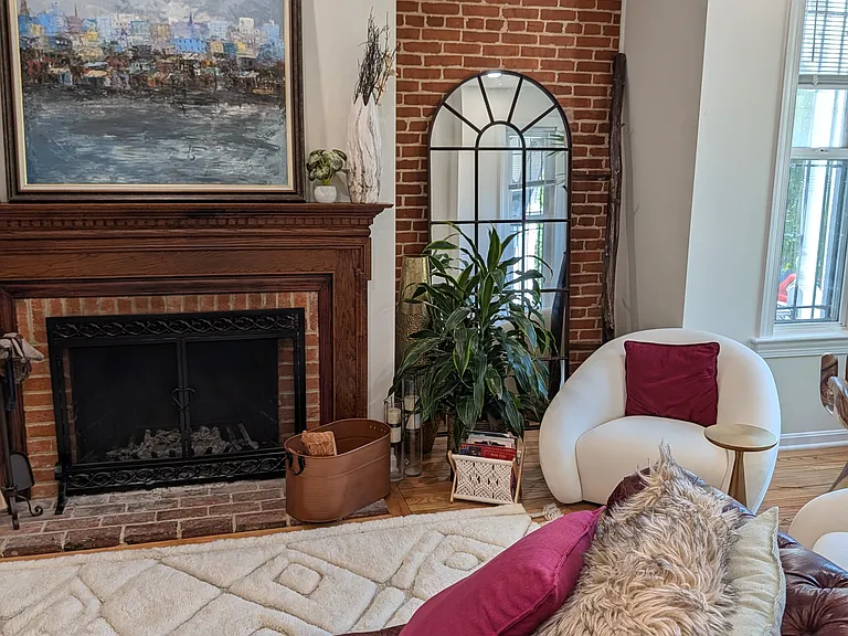 616 E St NE #A — Photo 7