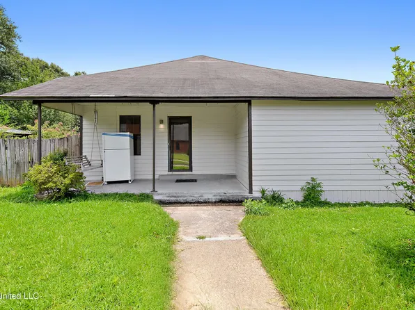 103 N 3rd St, Wiggins, MS 39577