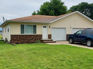 2111 Country Ln, Neenah, WI 54956