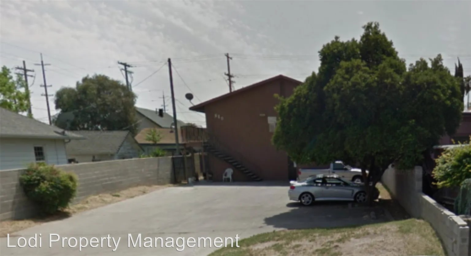 540 E Locust St APT 1 photo 1