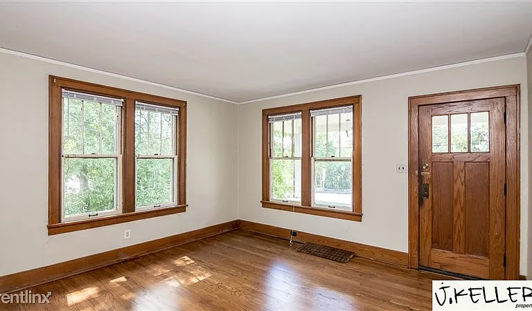 2455 S Main St — Photo 30