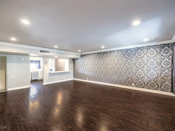 356 E Desert Inn Rd APT 313, Winchester, NV 89109