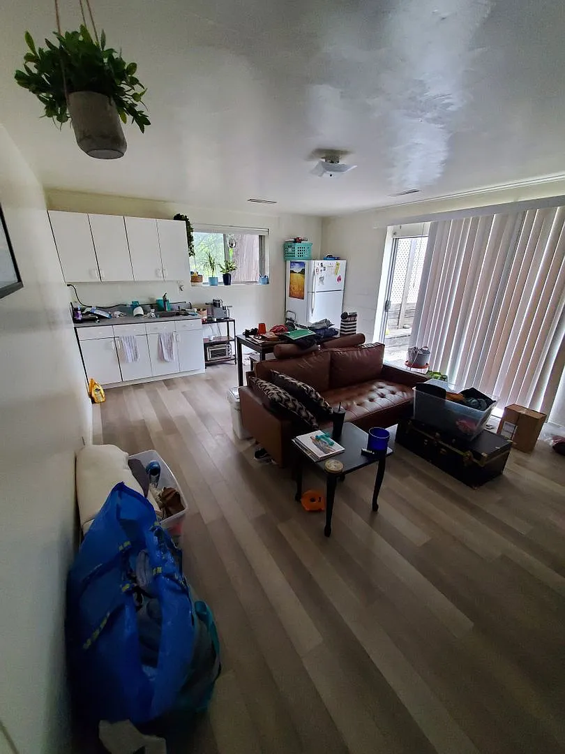 Alpine Ave (Triplex) — Photo 2