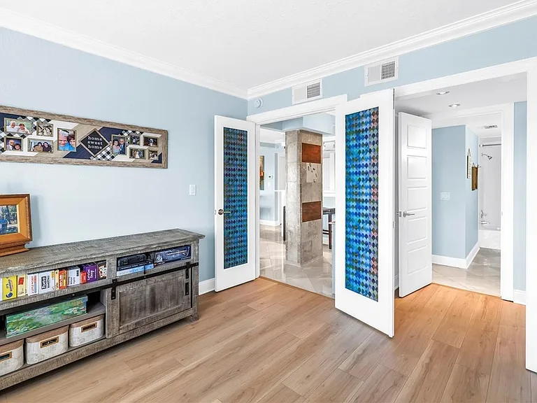 4900 Brittany Dr S #611 — Photo 10
