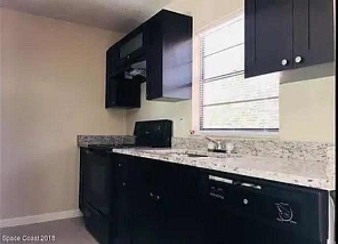 2 bed, 1.5 bath, $1,500 — Photo 2