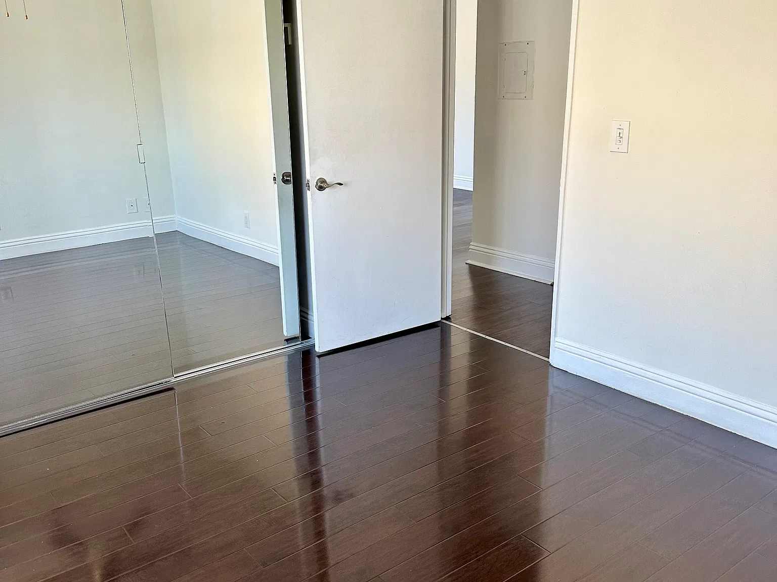 2 bed, 825 sqft, $2,300 — Photo 3
