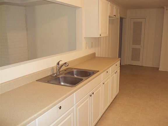 3rd image of 2055 Kingsley Dr