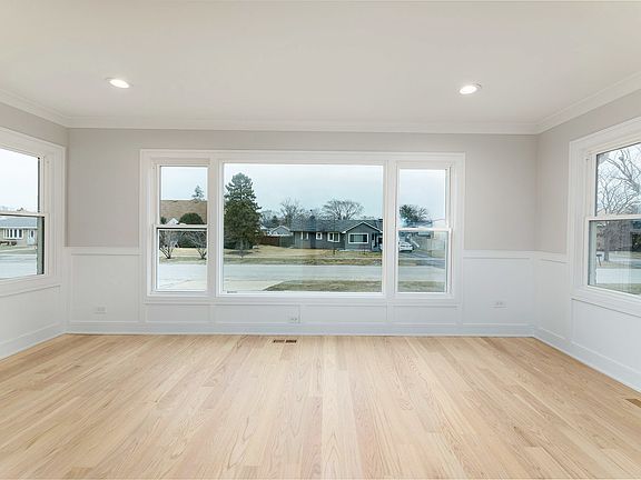 4th image of 8110 Lockwood Ave