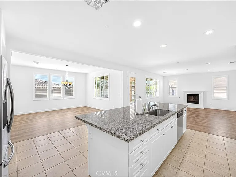 1617 Camden Ct — Photo 8