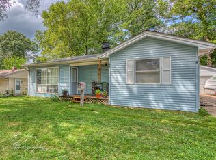 82 Wren Rd, Carpentersville, IL 60110