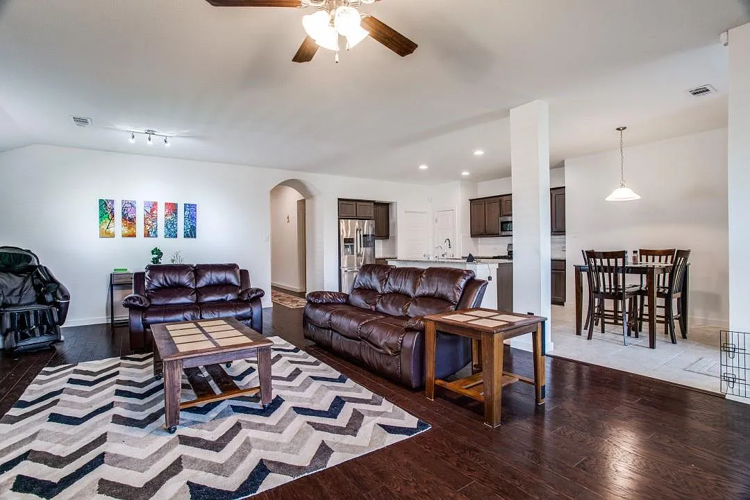 3 bed, 1849 sqft, $2,250 — Photo 2