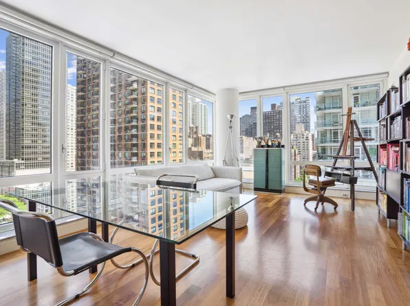 250 East 53rd Street 1402 image 2 of 12