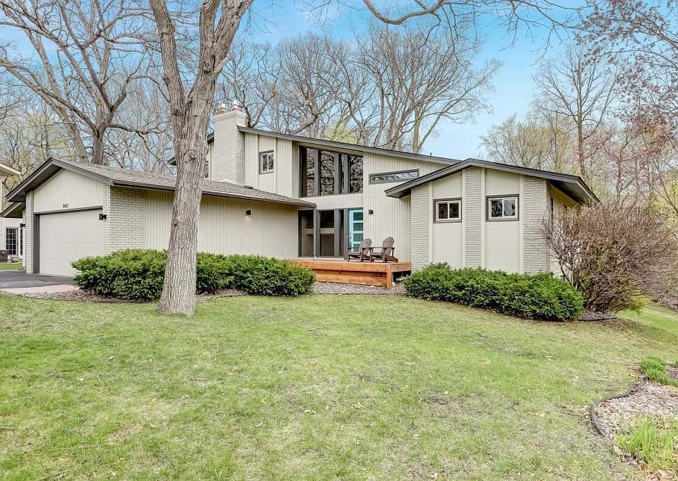 STUNNING WEST EDINA SOFT CONTEMPORARY SITS ON A LARGE  WOODED LOT, ON A QUIET STRETCH OF MALIBU DRIVE. WALNUT RIDGE PARK AND 9-MILE CREEK  REGIONAL TRAIL ARE JUST A FEW BLOCKS AWAY.