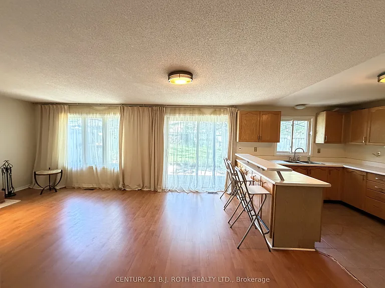 29 Irwin Dr #UPPER — Photo 8