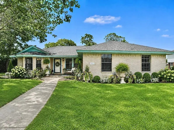 201 Red Oak Cir, Brazoria, TX 77422