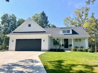 6045 Coventry Woods Dr NE, Belmont, MI 49306