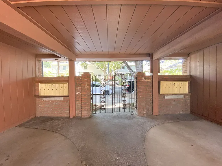 I & 23rd Townhomes — Photo 1