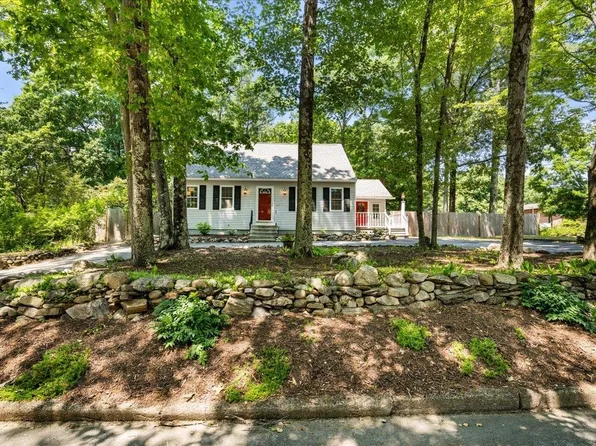 43 Highwood Drive, Manchester, NH 03104