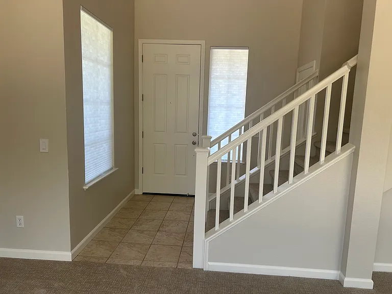 1202 Mateo Dr — Photo 3