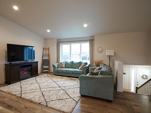 5th image of 3819 Silver Blvd