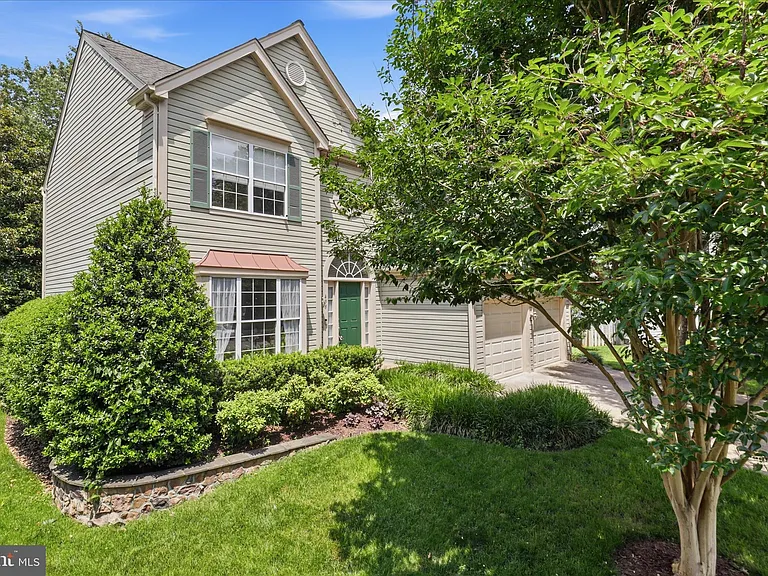408 Huntfield Ct NE — Photo 3