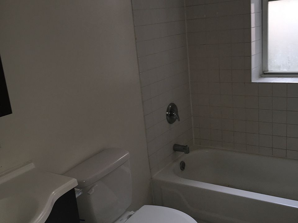 2nd image of 5846 S King Dr APT 1