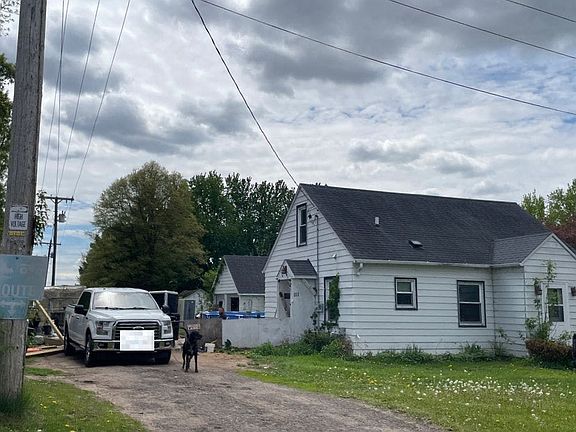 3rd image of 111 20d Ave W