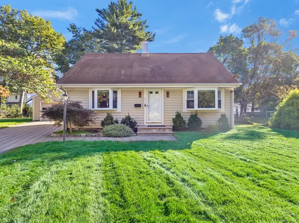 615 Bartell Pl, Ridgewood, NJ 07450