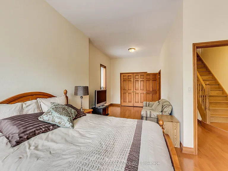 287 Palmerston Ave #MAIN — Photo 16