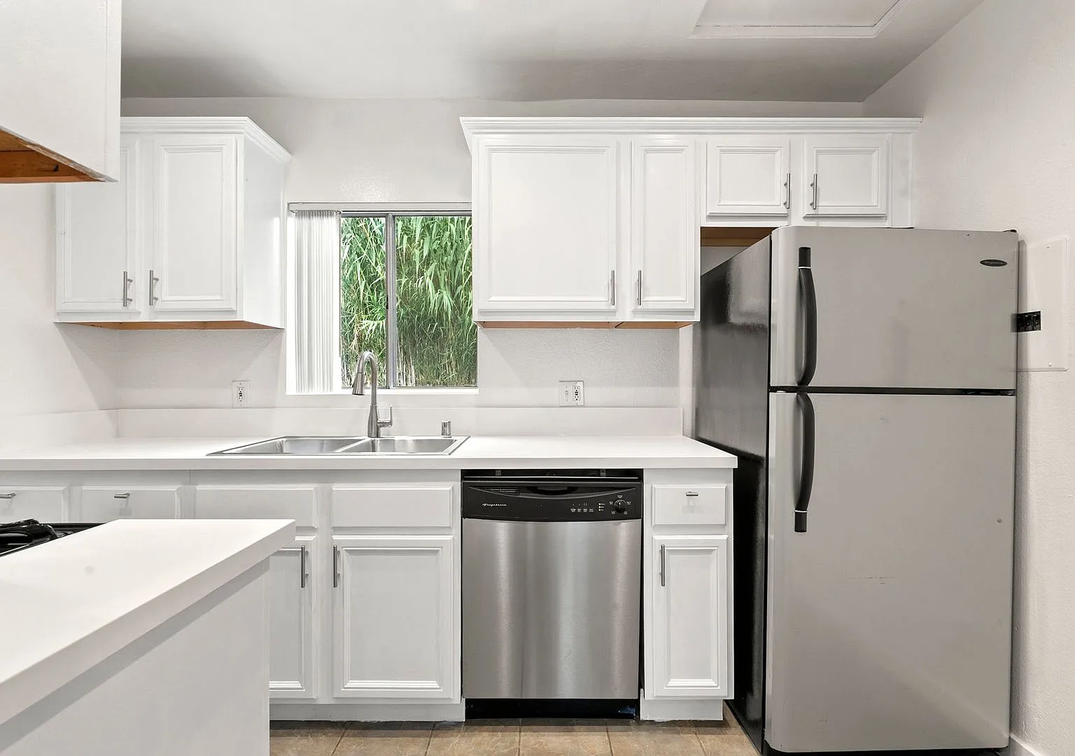 Renovated Bungalow in Prime Highland Park — Photo 4