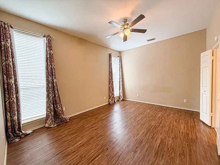 8902 Bayshore Ln — Photo 9