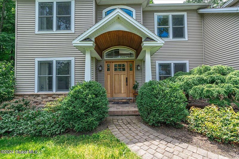 2nd image of 15 Seymour Drive