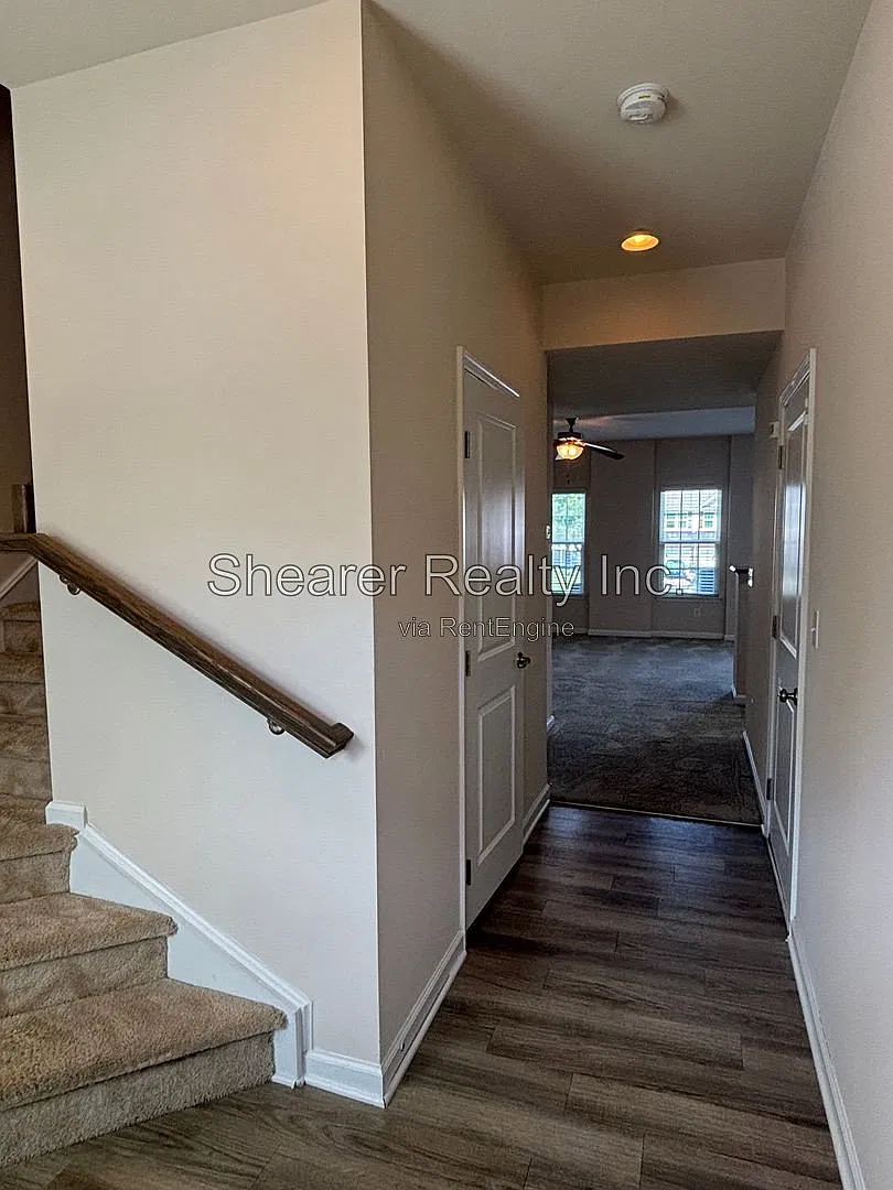 2 bed, 2.5 bath, 1415 sqft, $1,800 — Photo 2